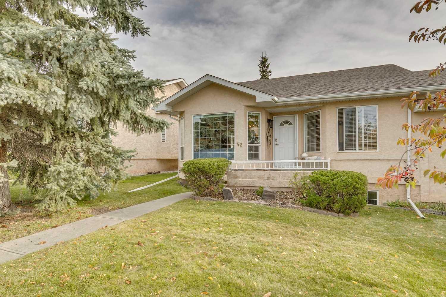42 Sierra Morena Grn SW, Calgary, AB T3H 3E4