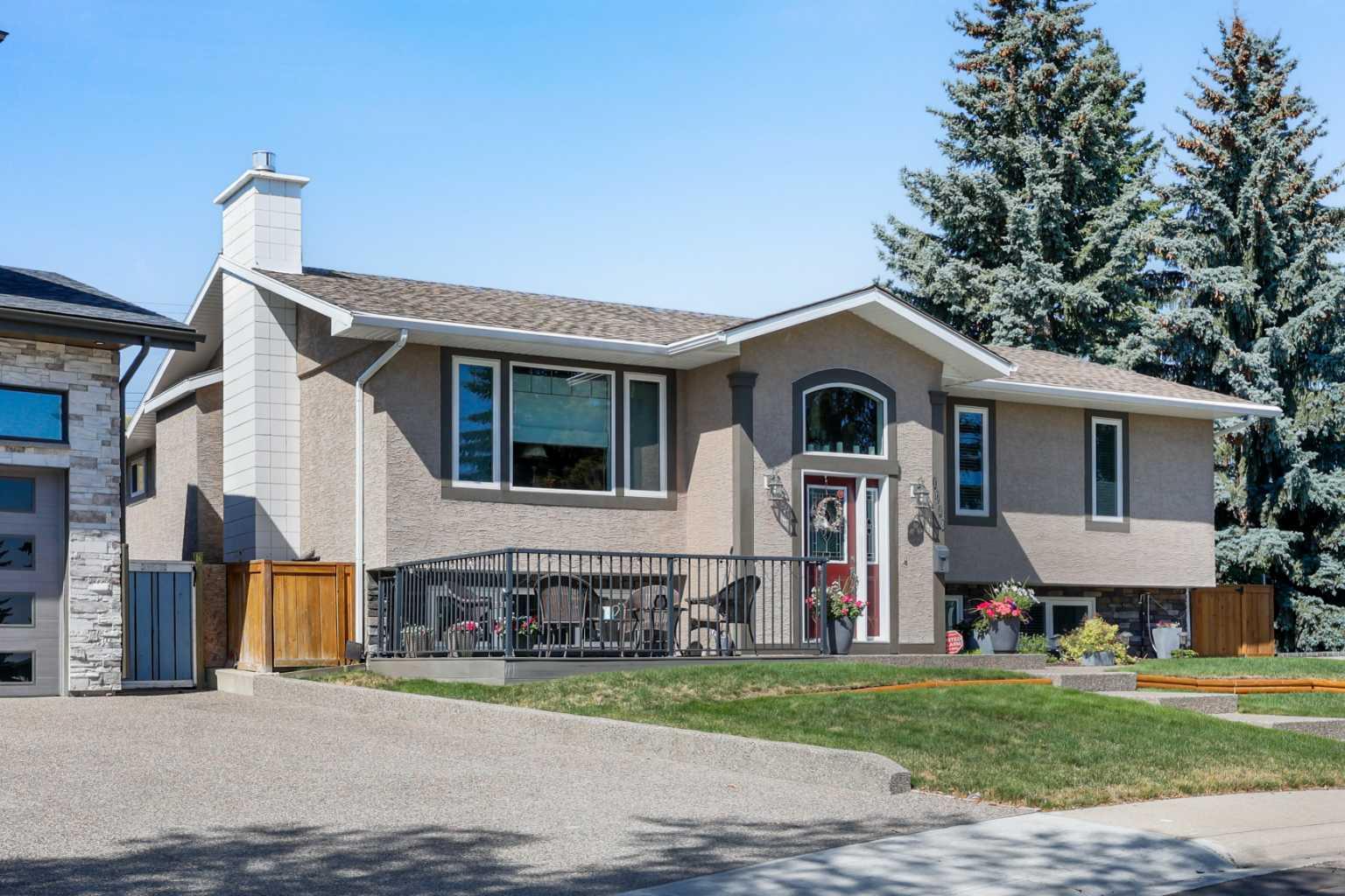 1048 Hunterdale Pl NW, Calgary, AB T2K 4R8