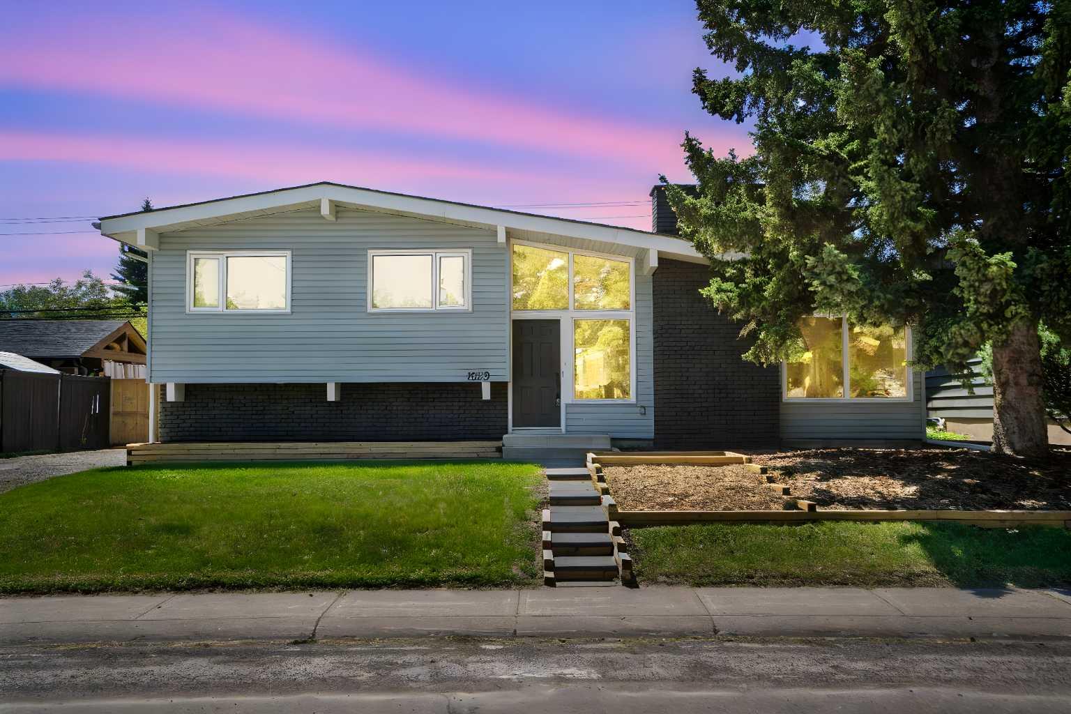 1039 Lake Bonavista Dr SE, Calgary, AB T2J 0N8