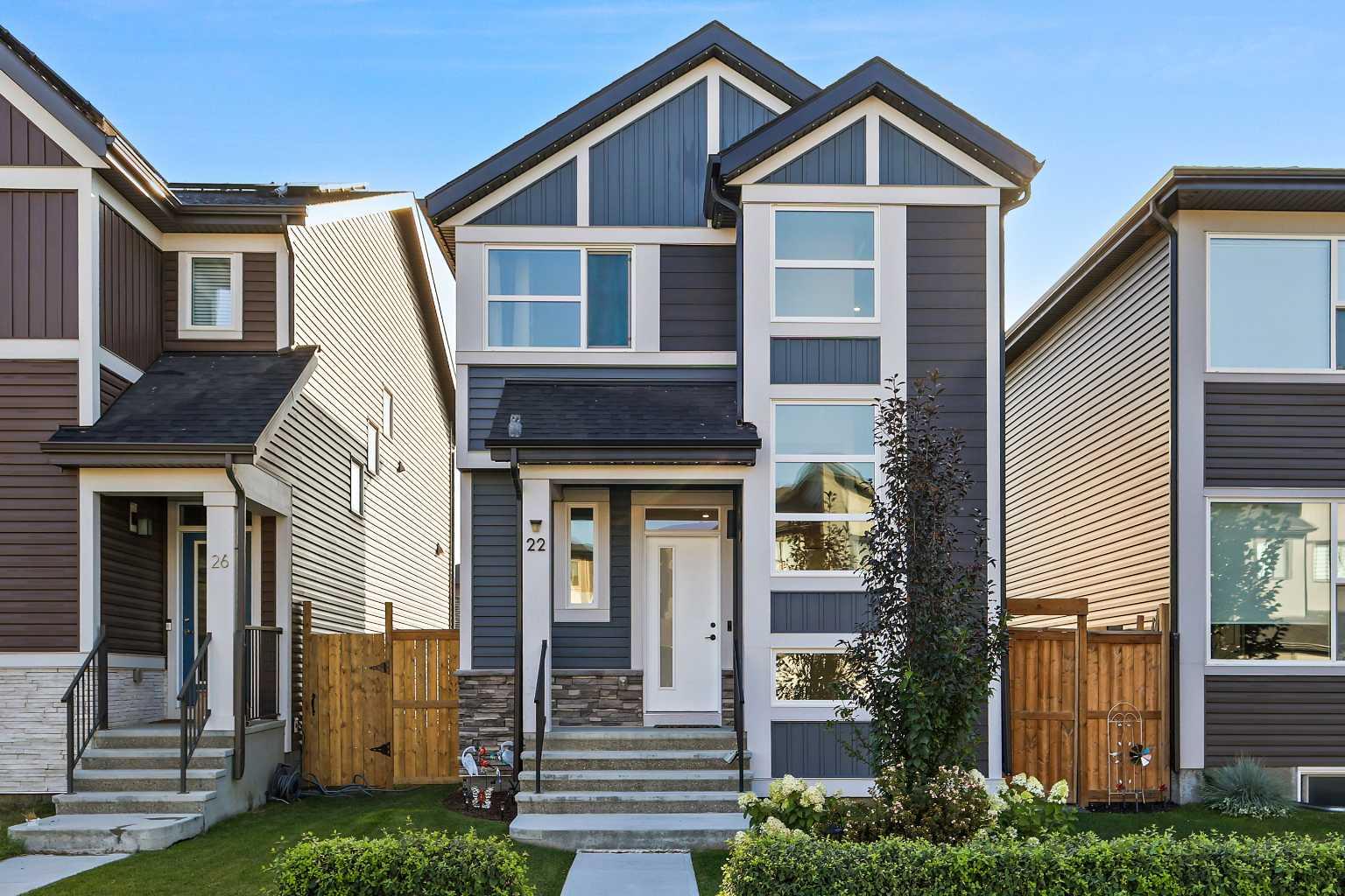 22 Wolf Creek Mnr SE, Calgary, AB T2X 3Z8