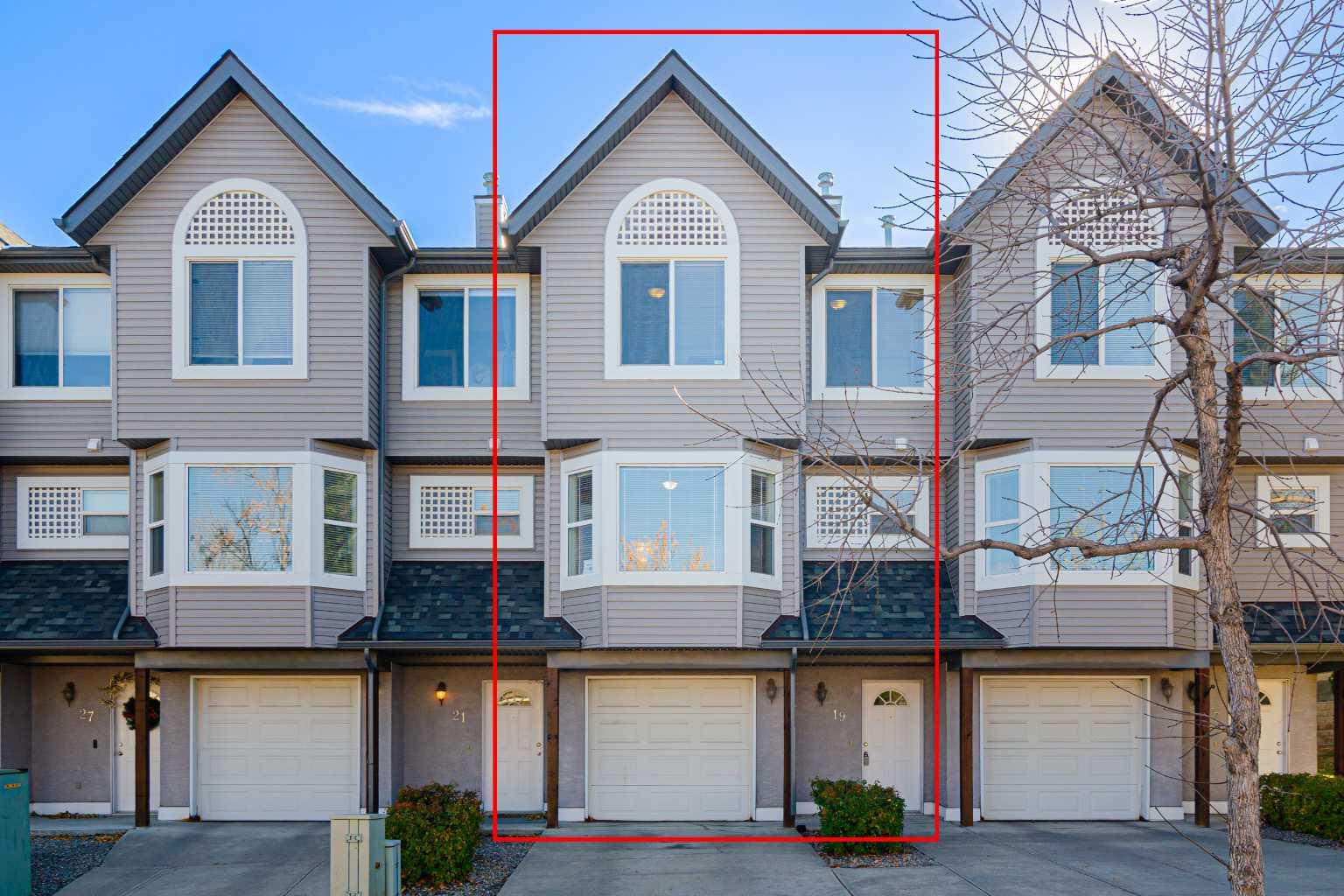 19 Sandarac Rd NW, Calgary, AB T3K 5B4