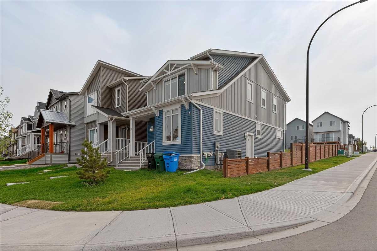 10 Lucas Close NW, Calgary, AB T3P 1Z5