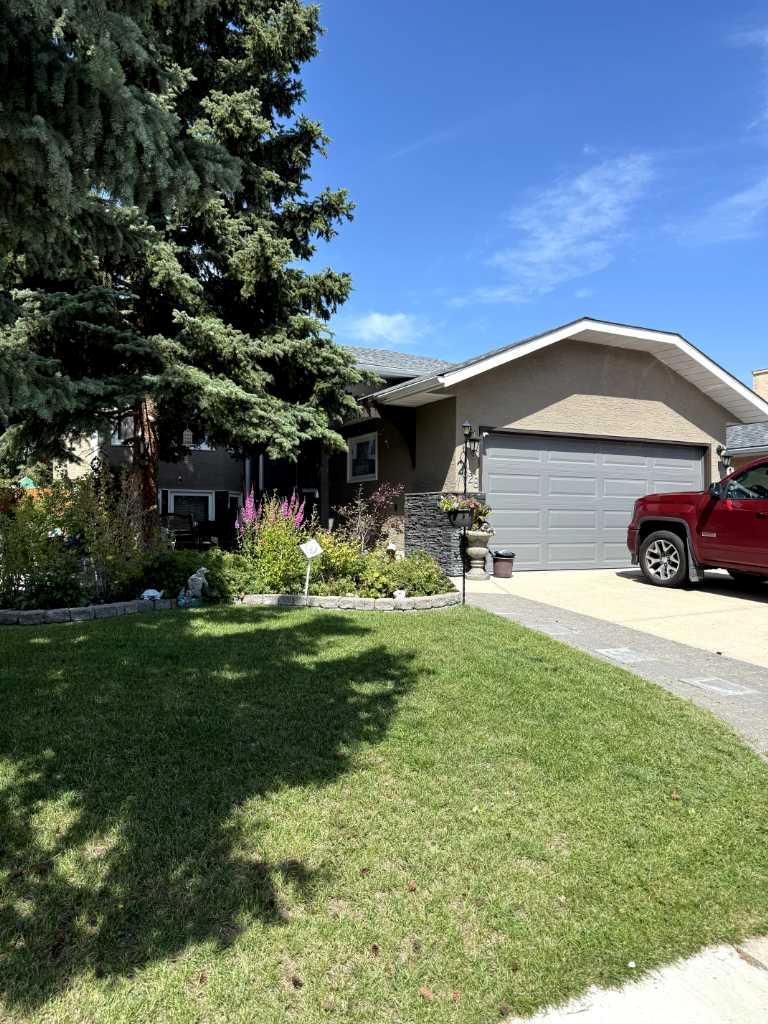1328 Meadowbrook Dr SE, Airdrie, AB T4A 2A3
