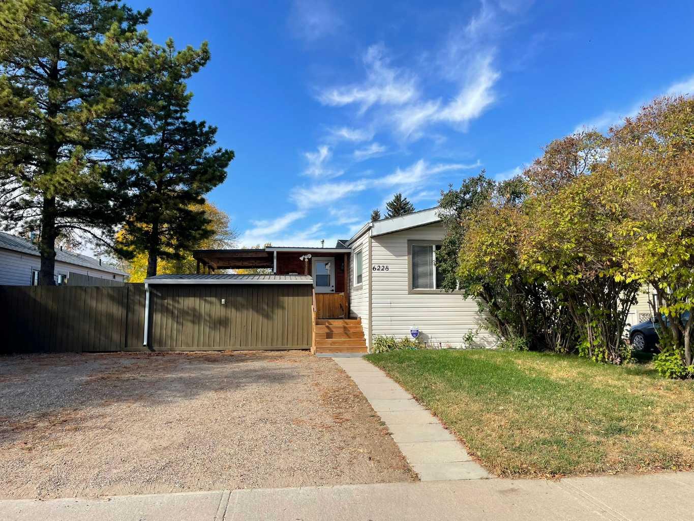 49 St Unit 6228, Taber, AB T1G 1J4