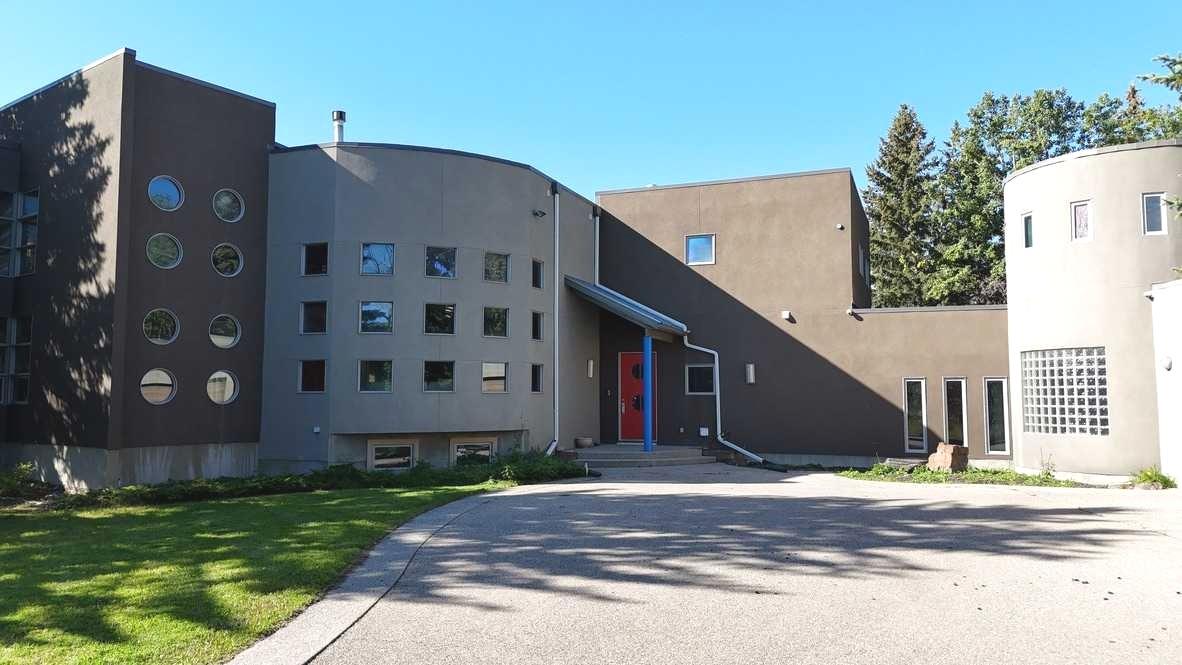 43 Westbluff Pl, Calgary, AB T3Z 3N9