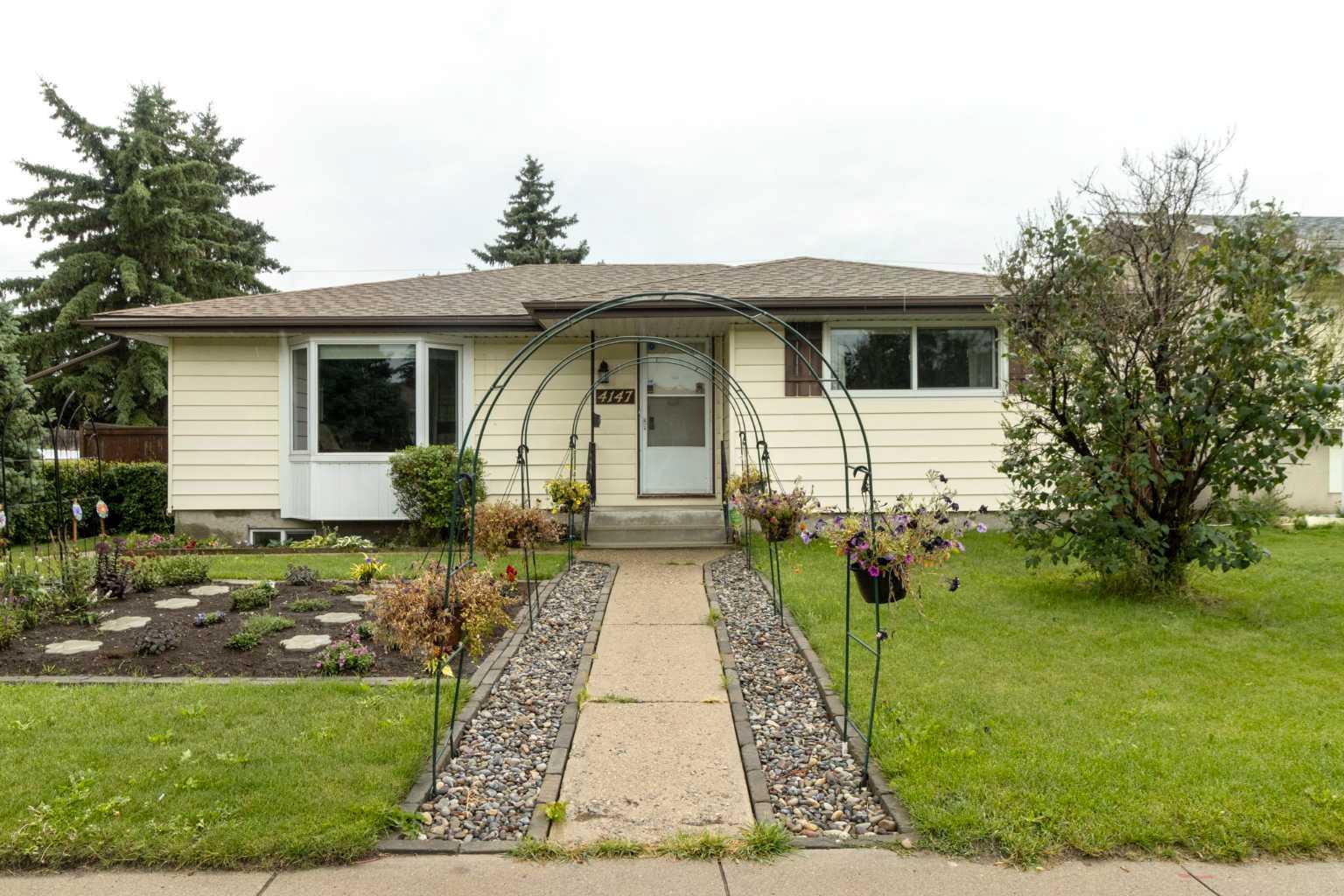 4147 Maryvale Dr NE, Calgary, AB T2A 2S9