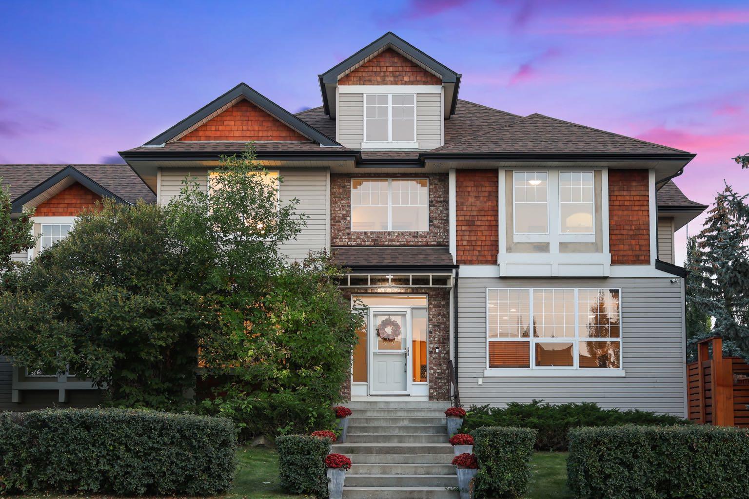 7 Crestmont Dr SW, Calgary, AB T3B 5W4