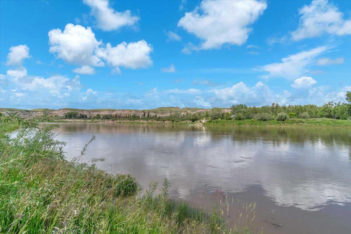 20 Roper Rd, Drumheller, AB T0J 0Y9