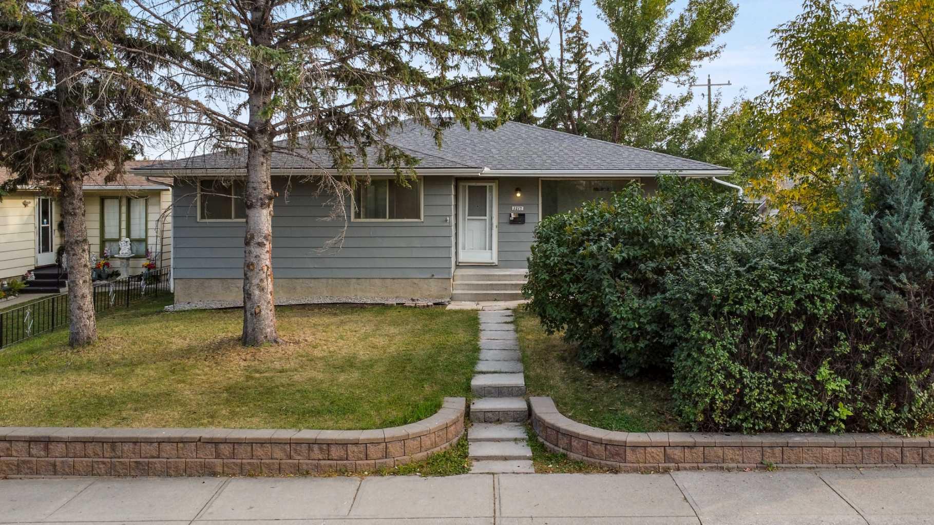 3217 Doverthorn Rd SE, Calgary, AB T2B 2G9