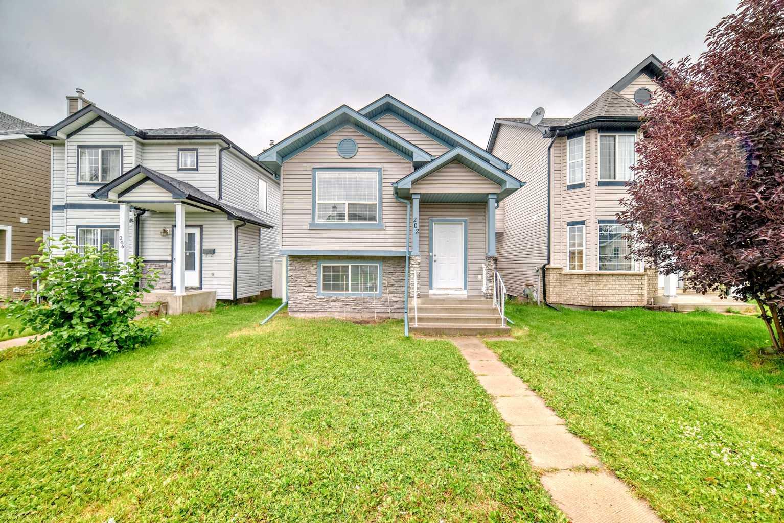 202 Saddlemead Grn NE, Calgary, AB T3J 4M7