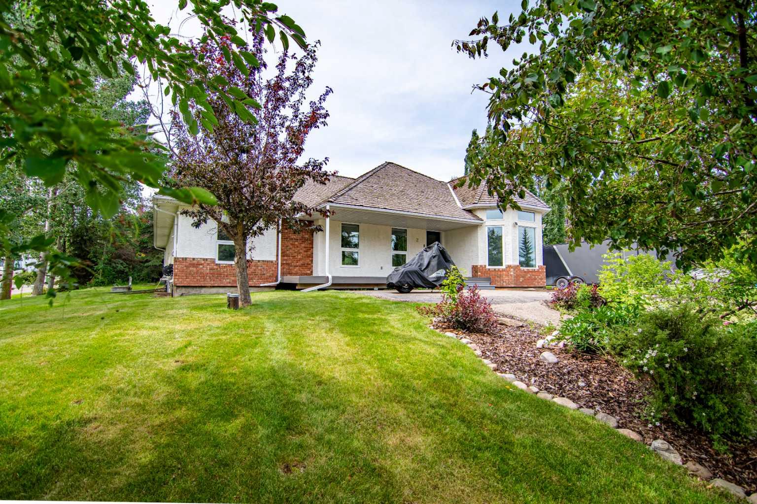2 Grand Ave, Norglenwold, AB T4S 1S5