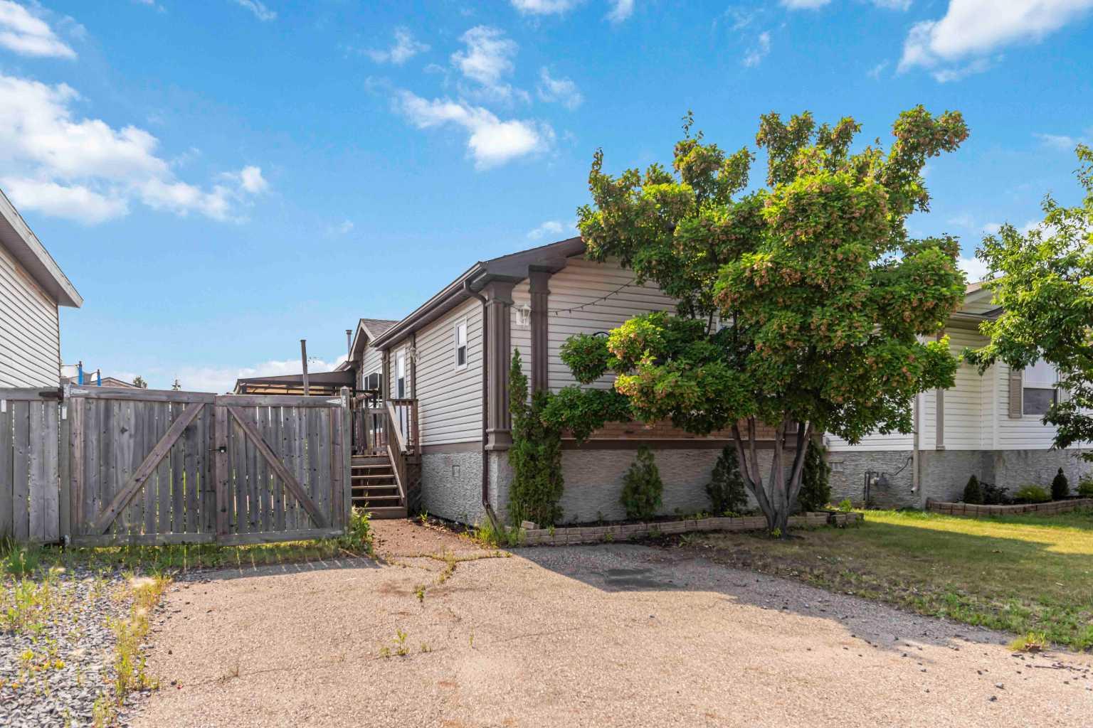 305 Ash Way, Fort Mcmurray, AB T9K 0G3