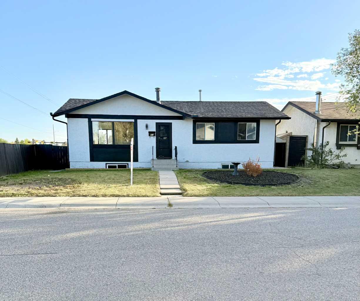 951 Maitland Way NE, Calgary, AB T2A 5M8