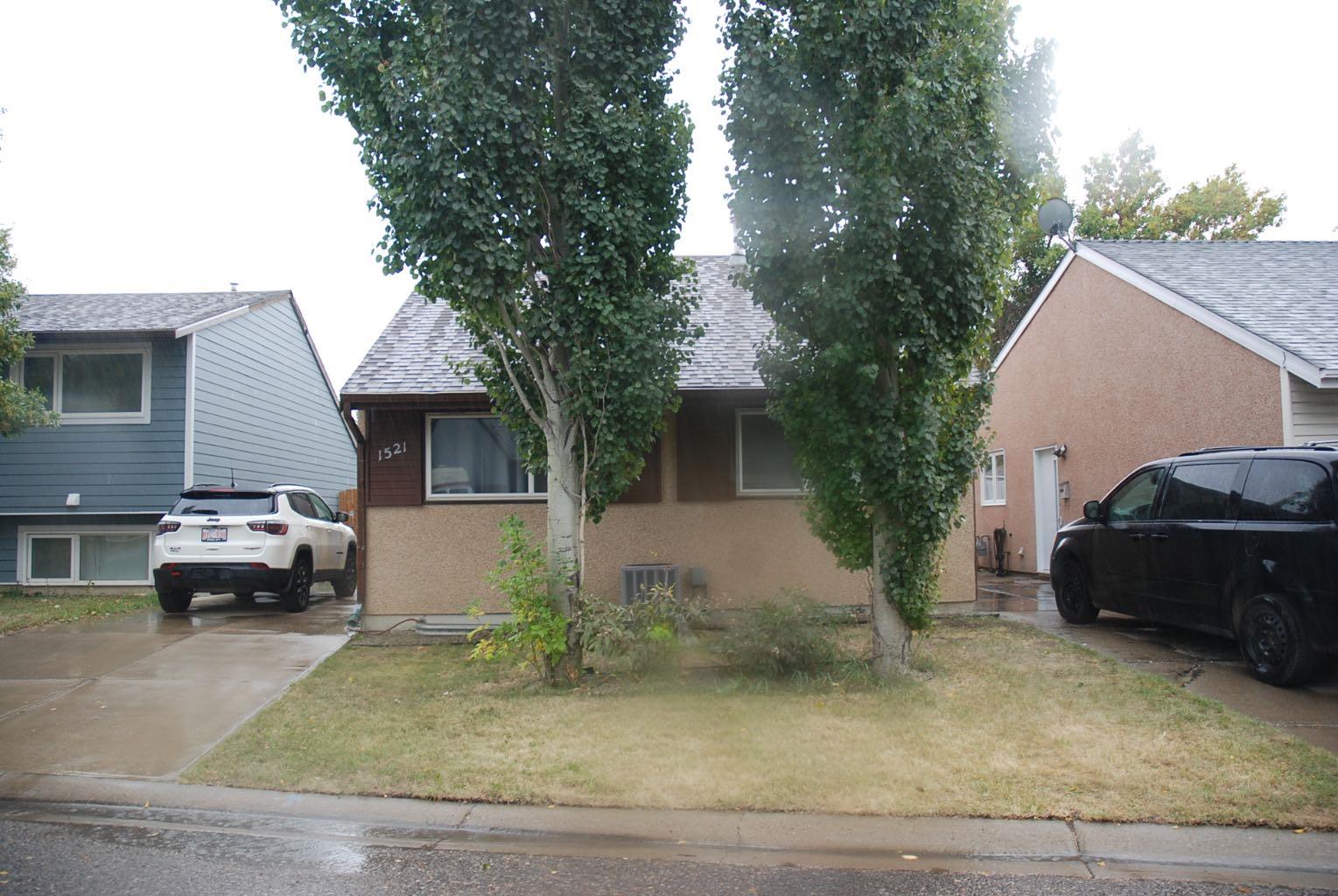 1521 St Francis Rd N, Lethbridge, AB T1H 5A2