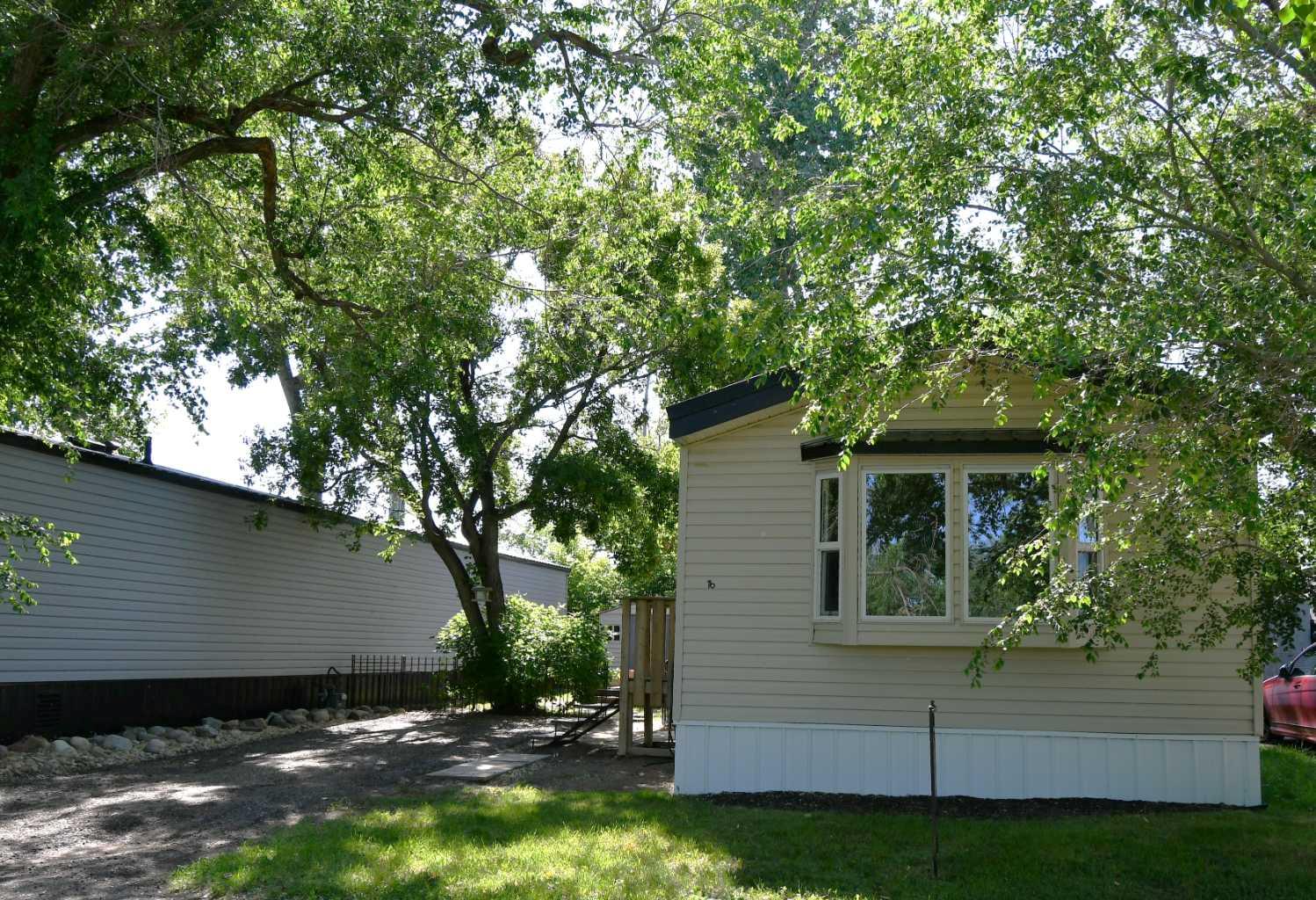 16 Greenbrook Mobile Vlg E, Brooks, AB T1R 0R6