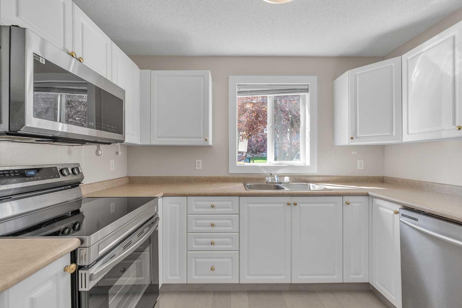 2000 Somervale Court Sw Unit 102, Calgary, AB T2Y 4J1