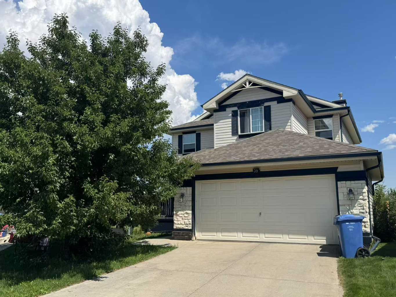 39 Citadel Crest Heath NW, Calgary, AB T3G 4W4