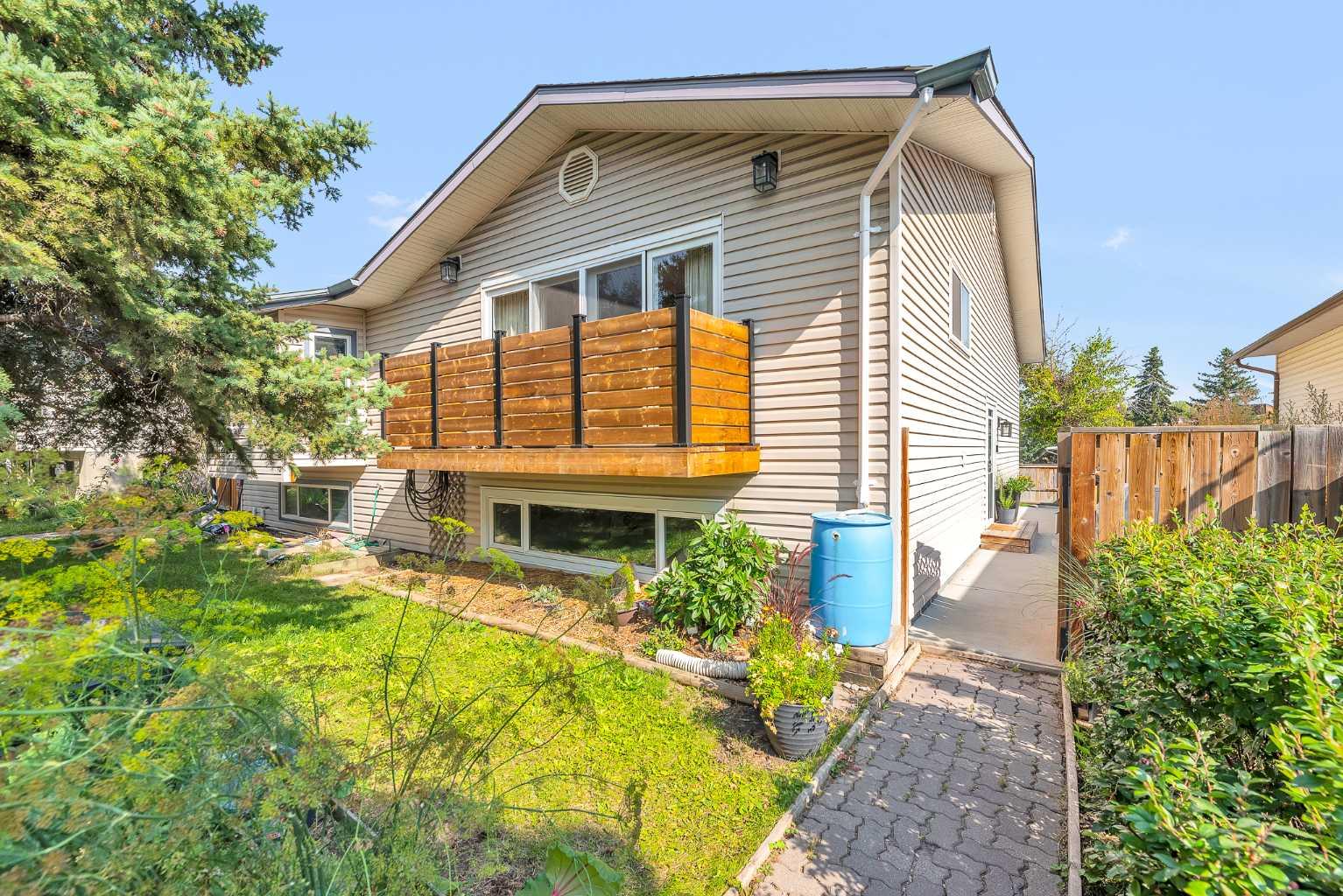 70 Ranch Glen Dr NW, Calgary, AB T3G 1E4