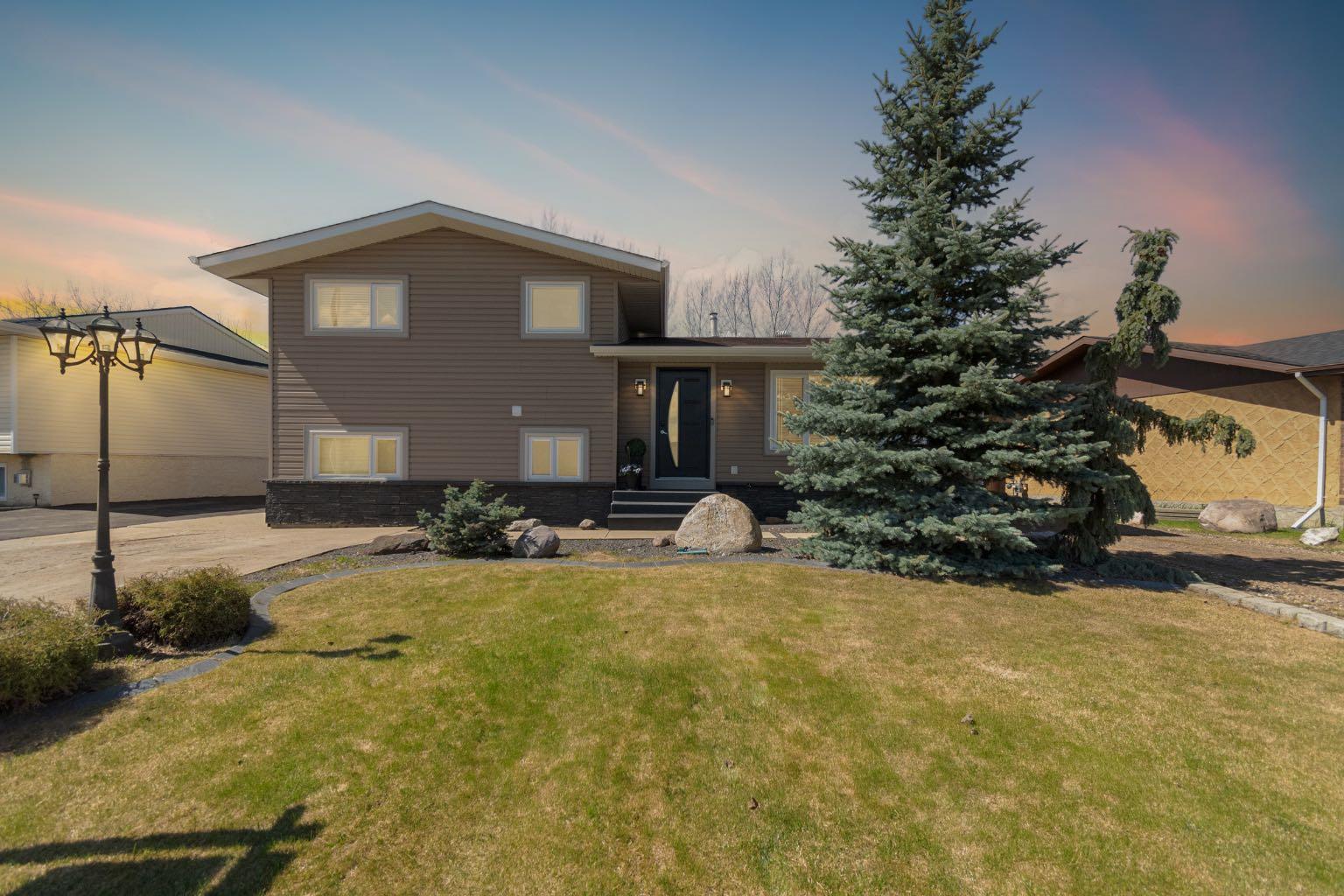 141 Hillcrest Dr, Fort Mcmurray, AB T9H 3T7