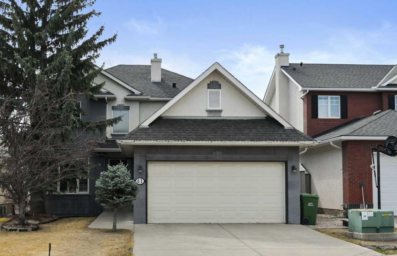 41 Strathridge Cres SW, Calgary, AB T3H 3R9