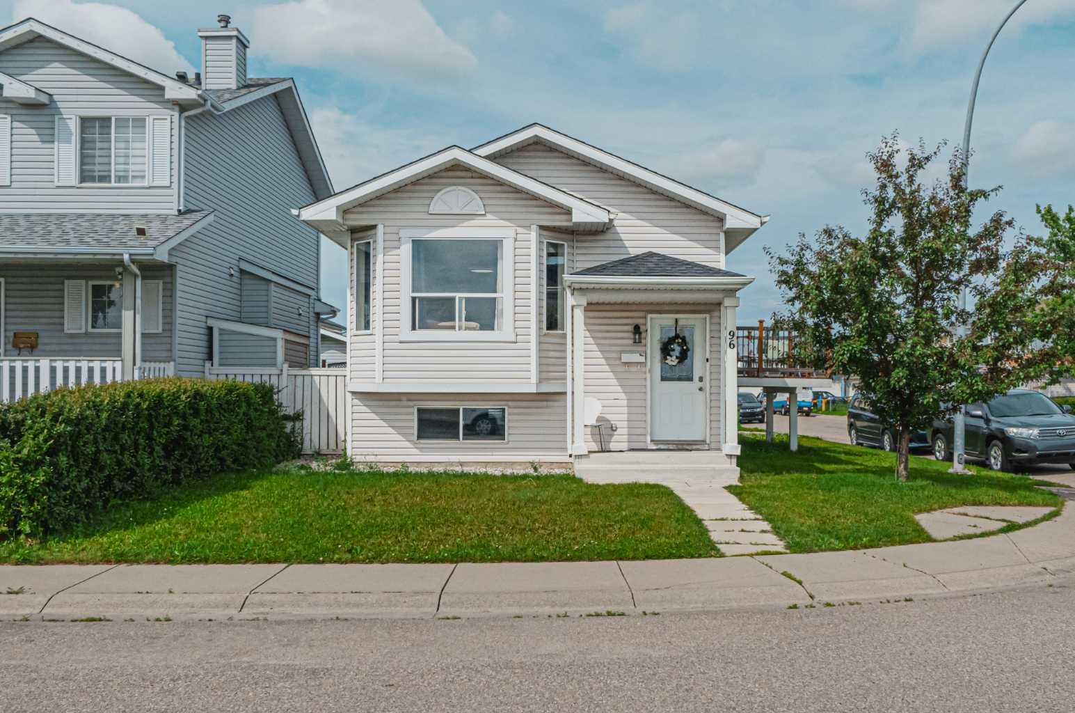 96 Appleside Close SE, Calgary, AB T2A 7T9