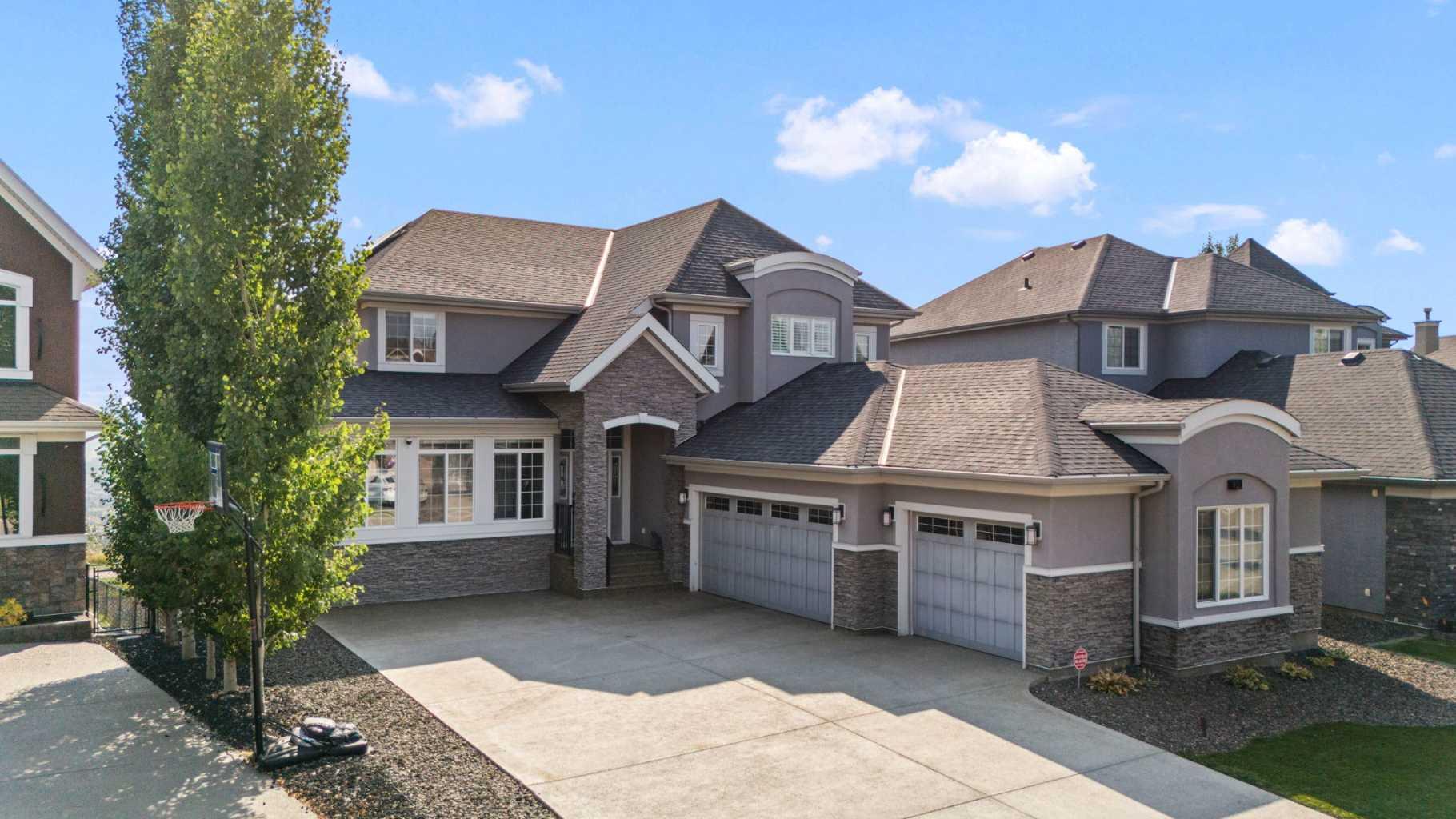 92 Cranarch Hts SE, Calgary, AB T3M 0V6
