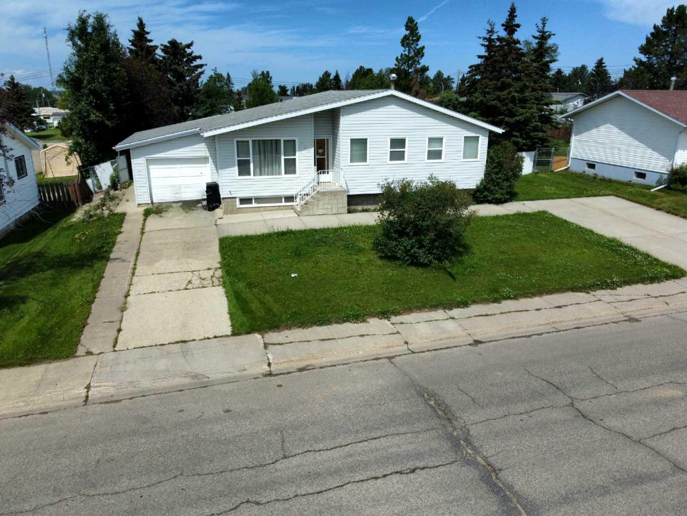 300 Hammond Dr, Fox Creek, AB T0H 1P0