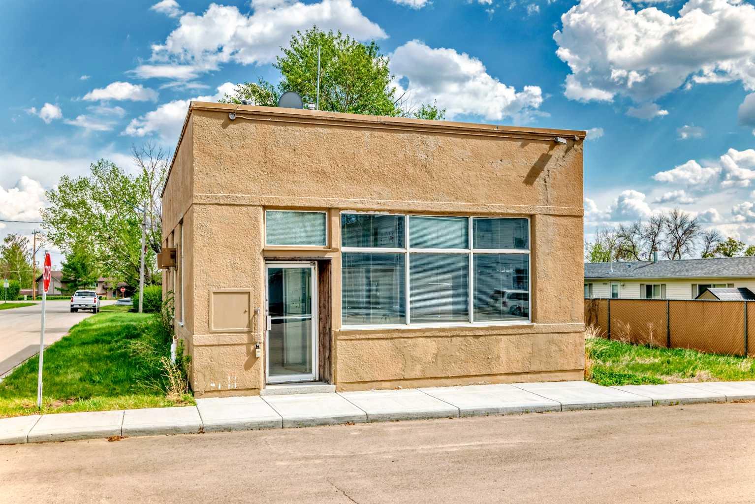 721 Broadway St, Standard, AB T0J 3G0