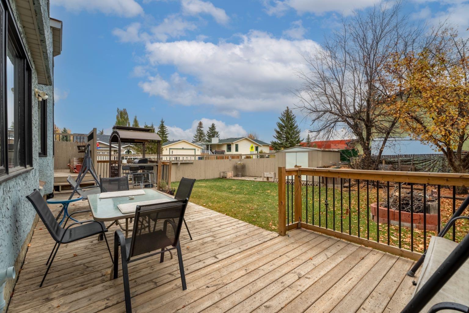 9 Hunters Mews, Okotoks, AB T1S 1M2