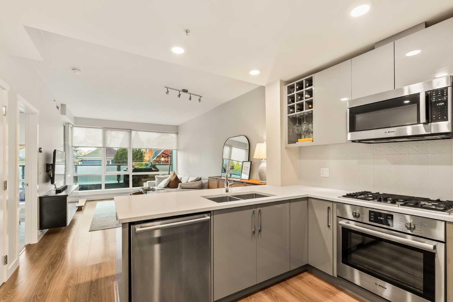 301 10 Street Nw Unit 206, Calgary, AB T2N 1V5