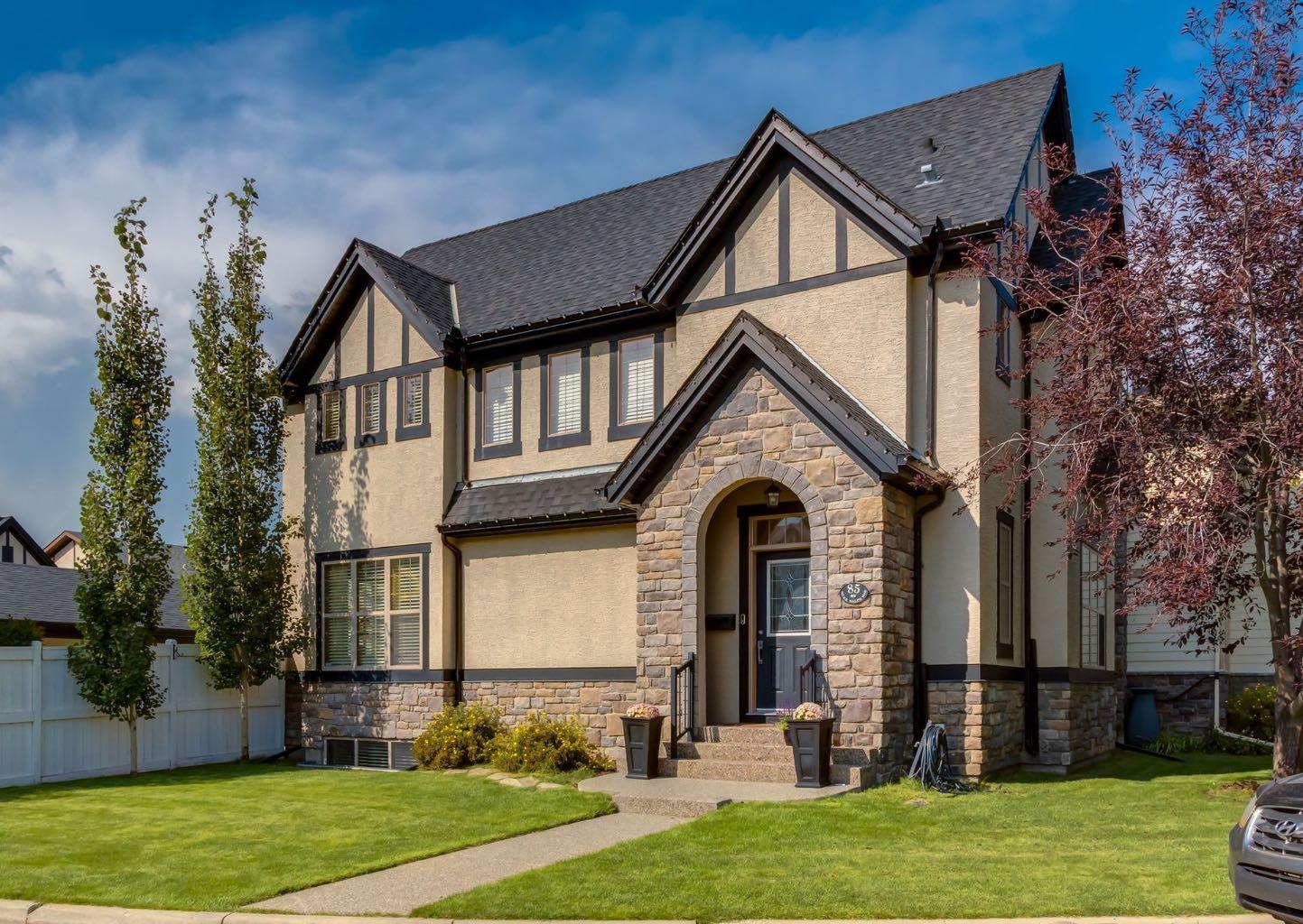 85 Mike Ralph Way SW, Calgary, AB T3E 0M3