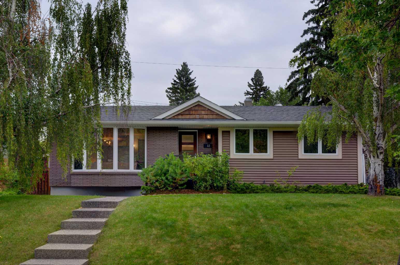 82 Gladys Ridge Rd SW, Calgary, AB T3E 4J1
