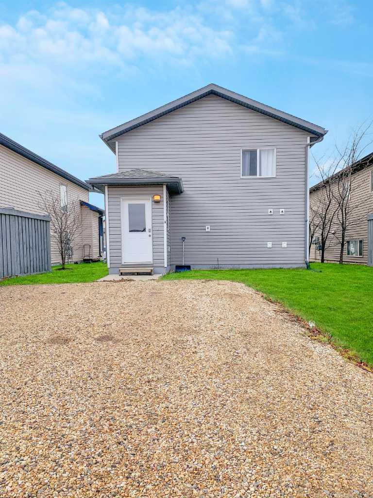 7417 Westpointe Drive, Grande Prairie, AB T8W 0J4