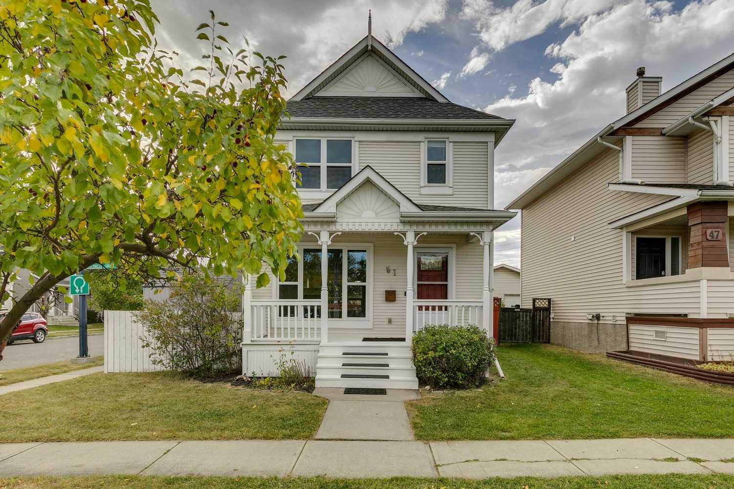 51 Inverness Grv SE, Calgary, AB T2Z 3K3