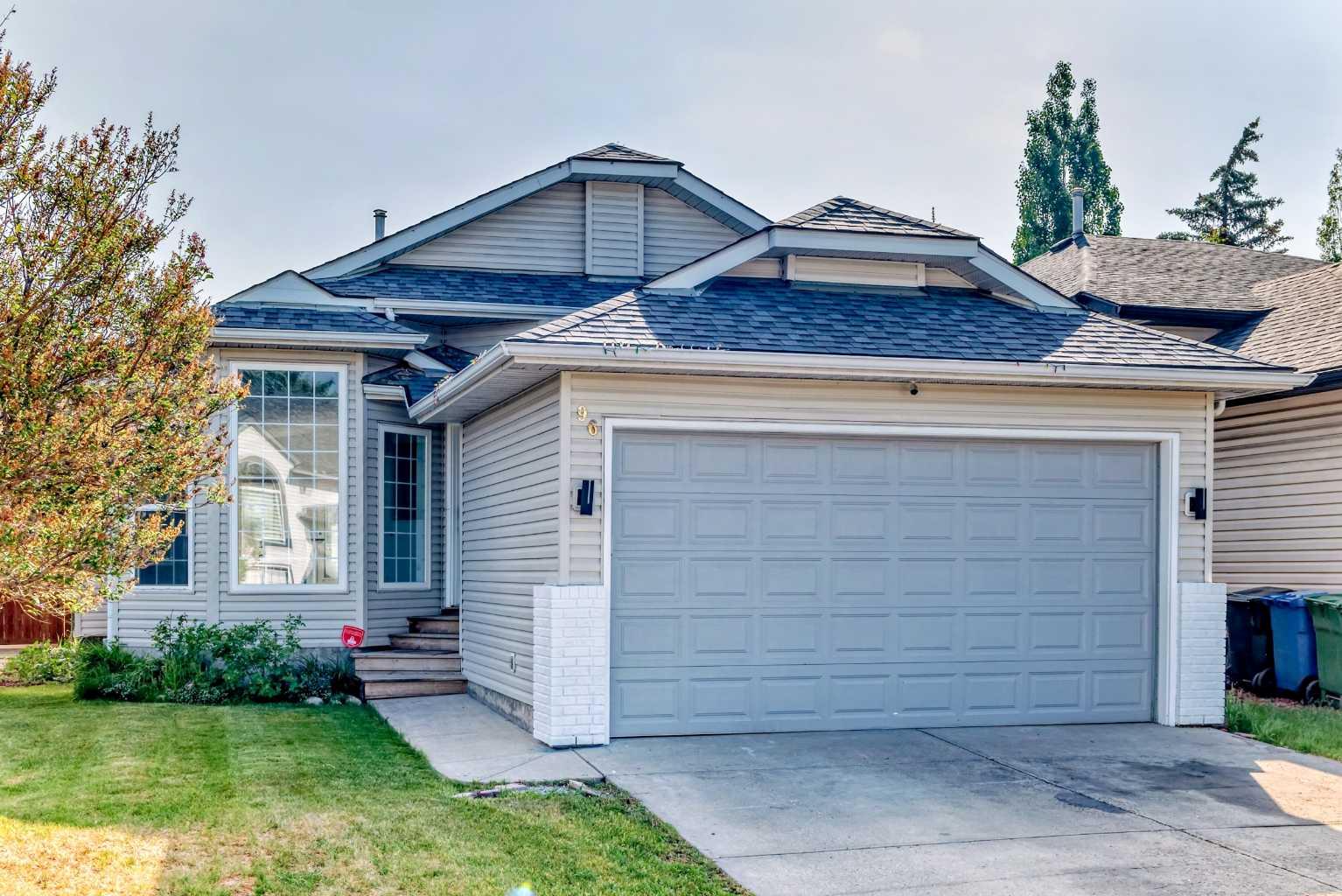 96 Douglas Ridge Close SE, Calgary, AB T2Z 3M2