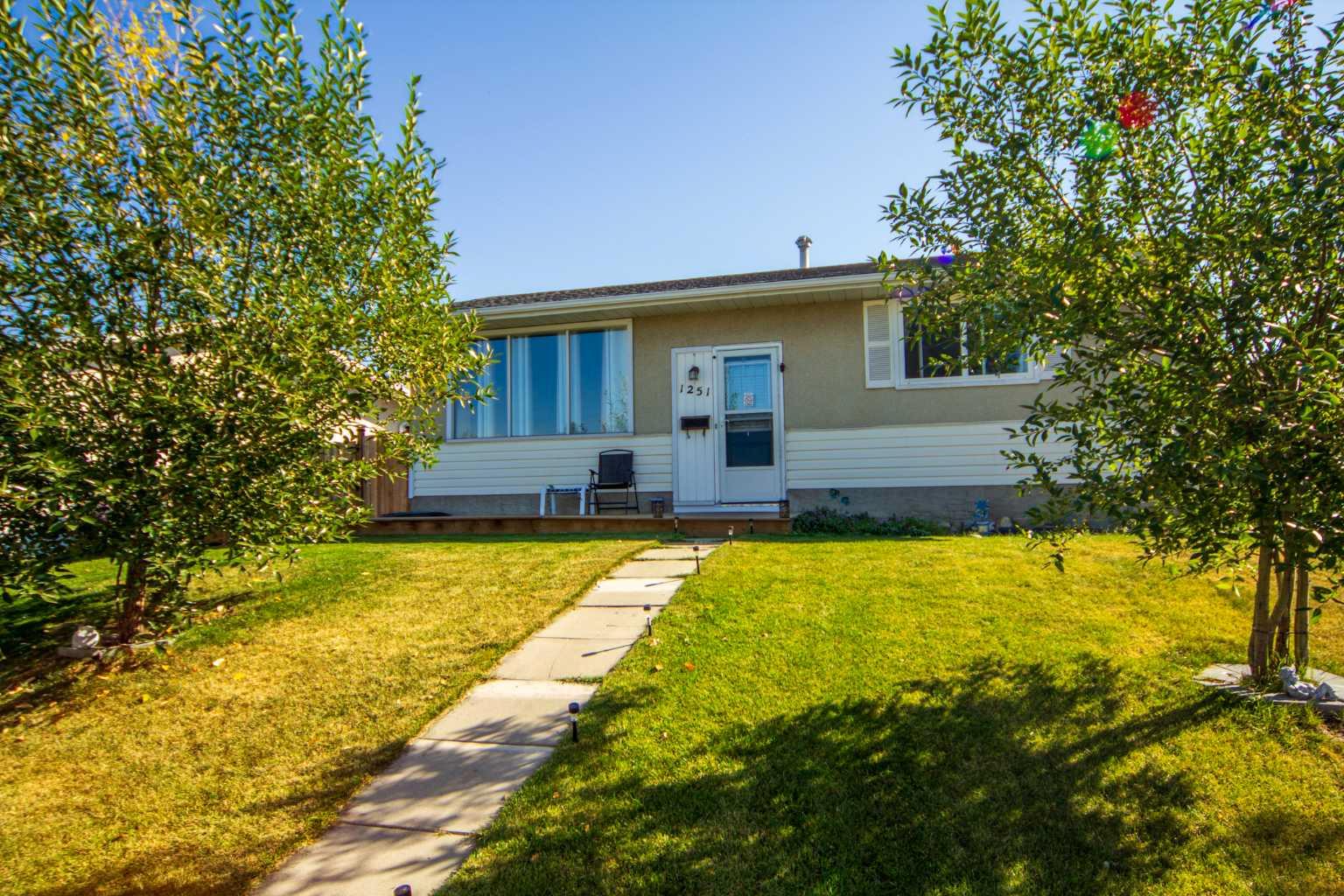 1251 Penedo Cres SE, Calgary, AB T2A 3N7