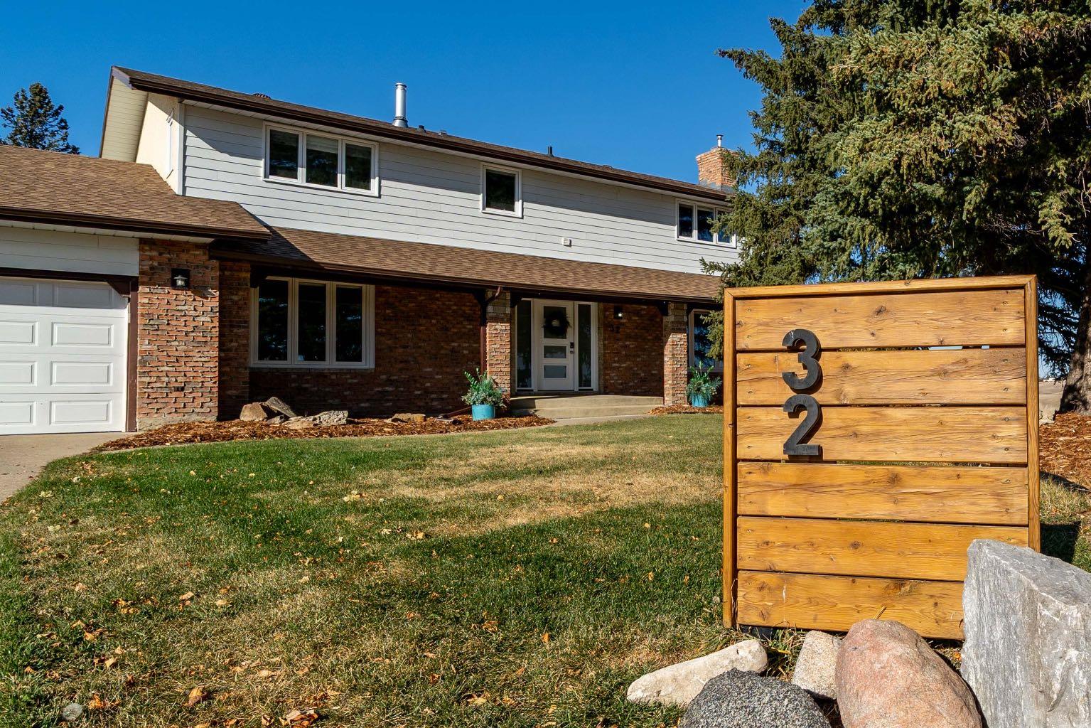 32 Carter Cres SE, Medicine Hat, AB T1B 2T3