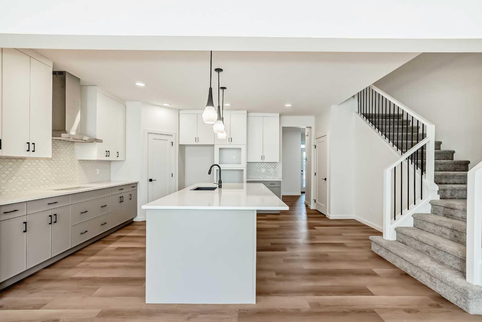 49 Royston Grv NW, Calgary, AB T3L 0M3