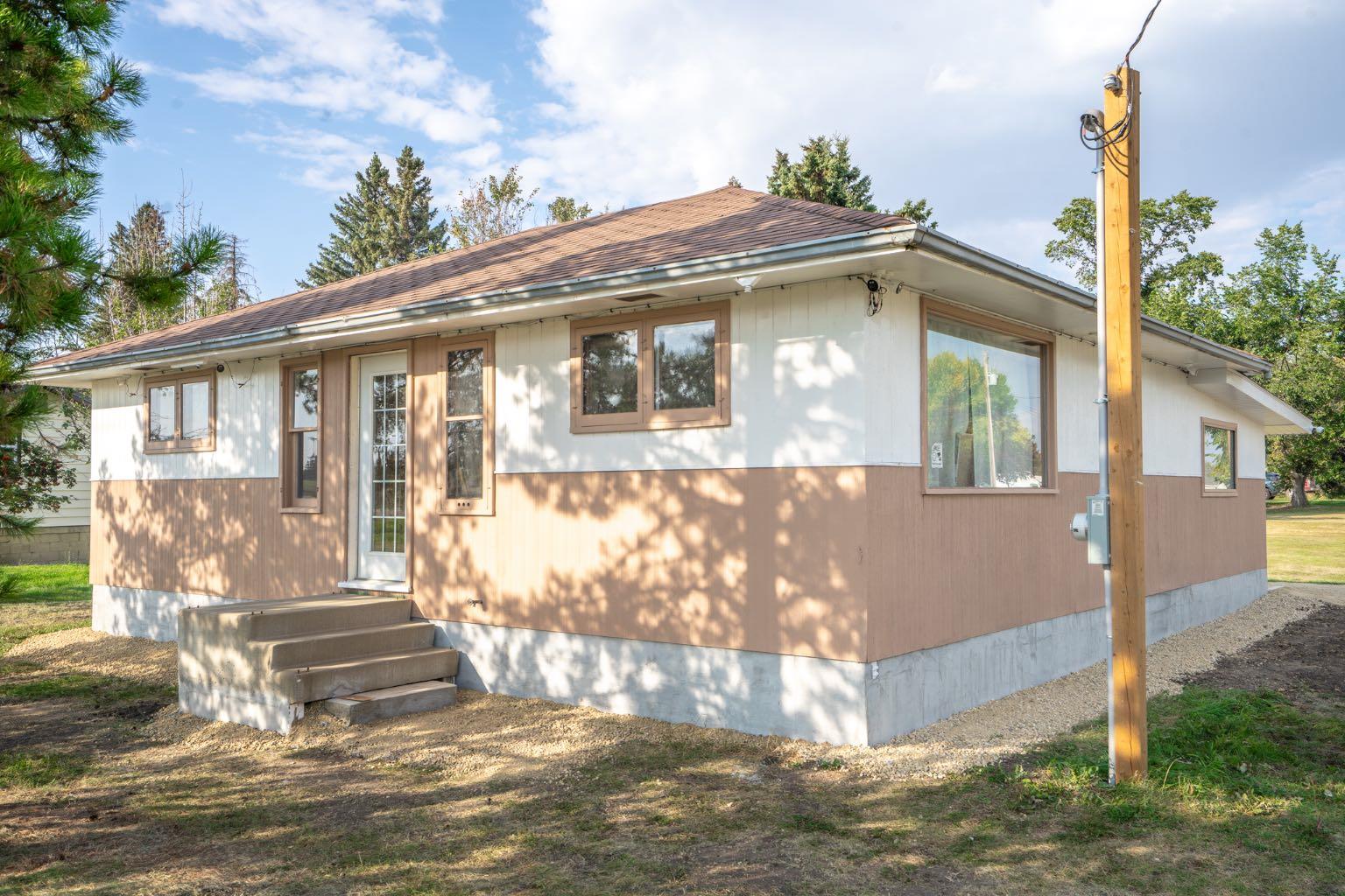 5004 51 Avenue, Alix, AB T0C 0B0