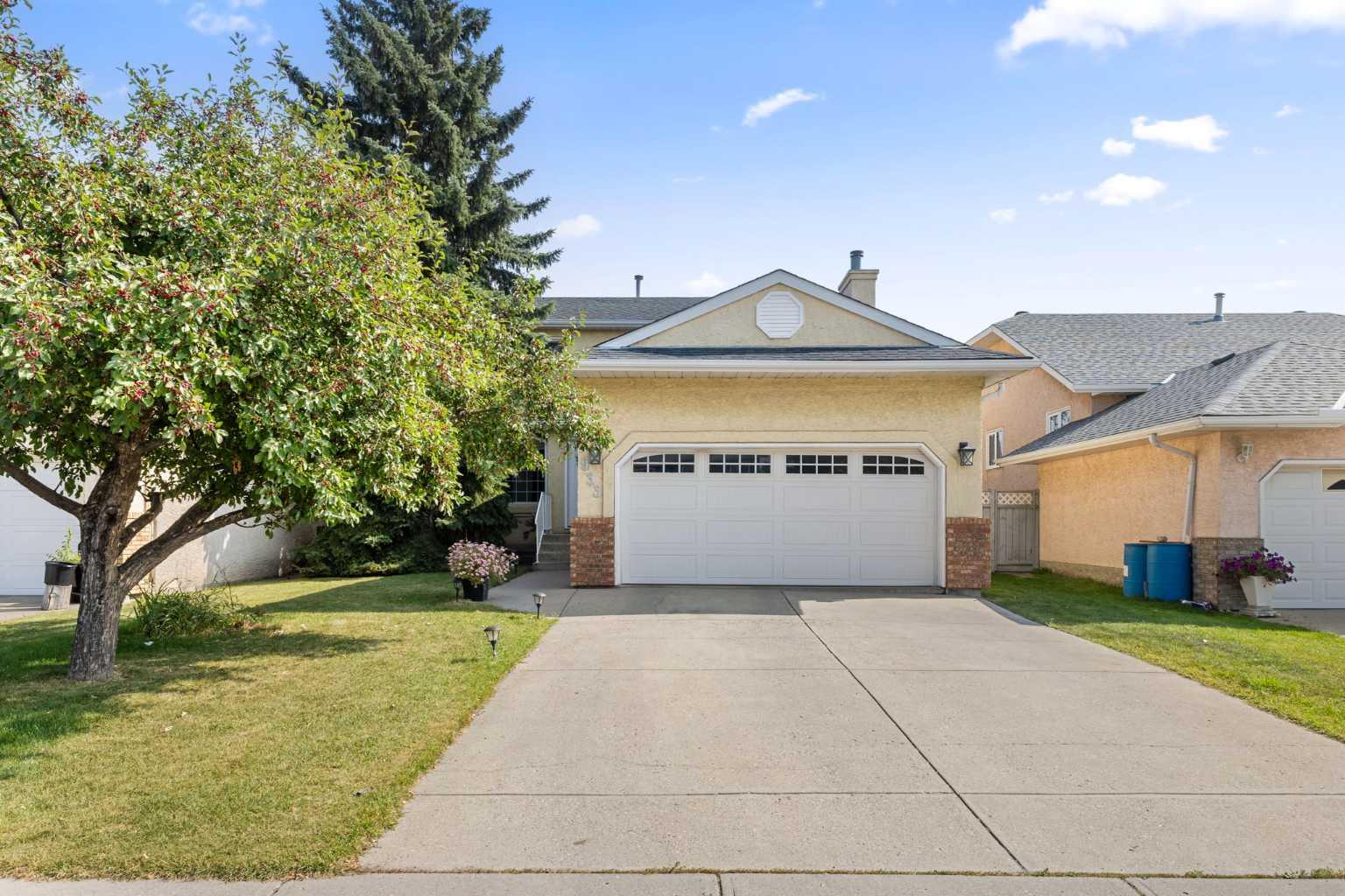 933 Applewood Dr SE, Calgary, AB T2A 7N3