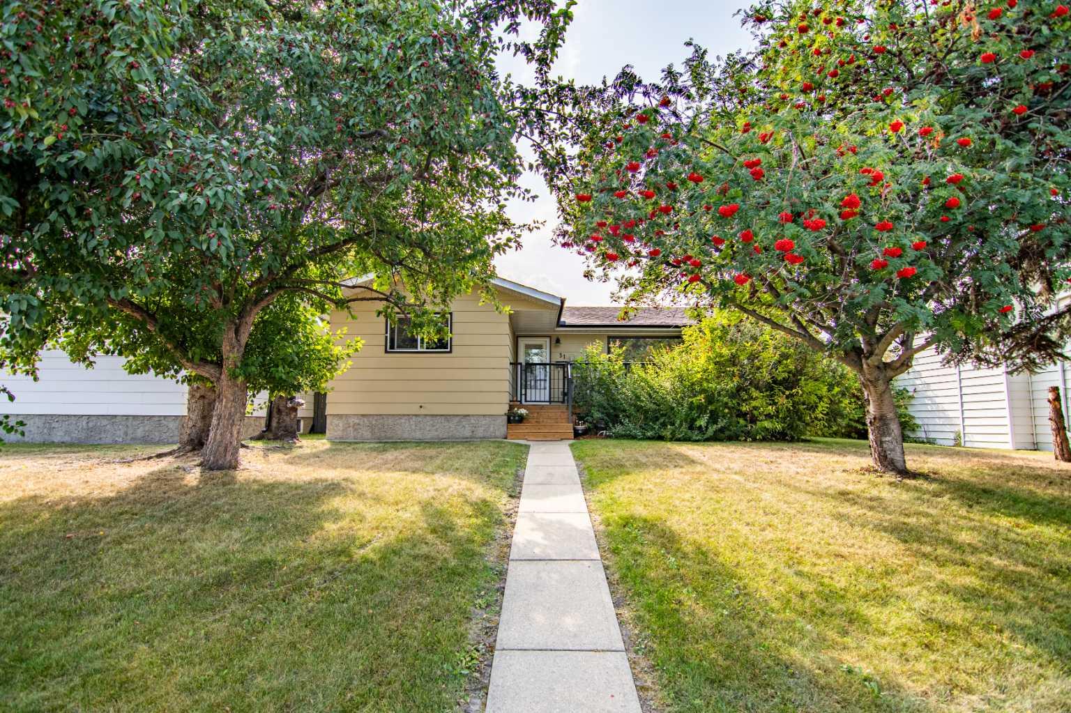 31 Bettenson St, Red Deer, AB T4R 1J5