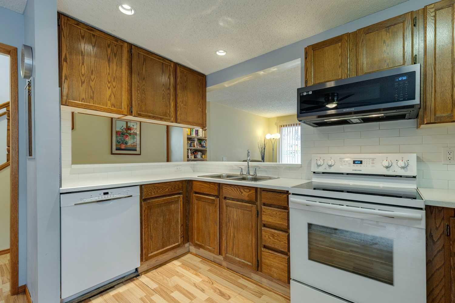 152 Sandstone Rd NW, Calgary, AB T3K 2X9