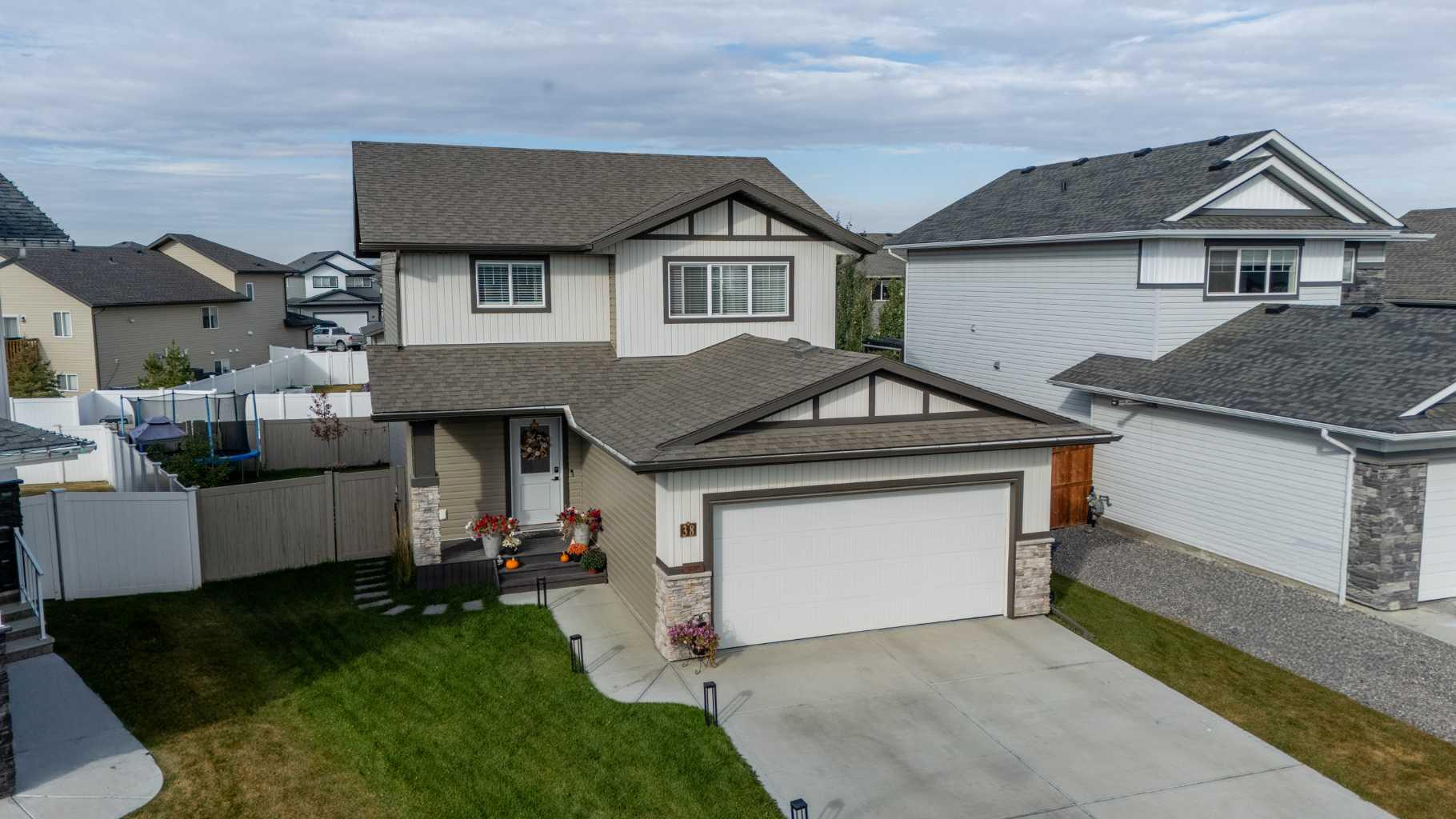 38 Trebble Close, Red Deer, AB T4P 0W6