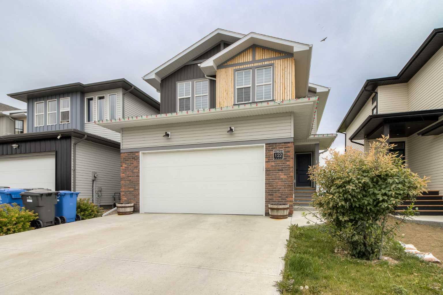 122 Greywolf Rd N, Lethbridge, AB T1H 7G5