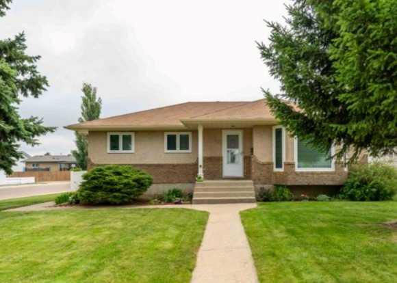 83 Stapeford Cres SE, Medicine Hat, AB T1B 3Y9