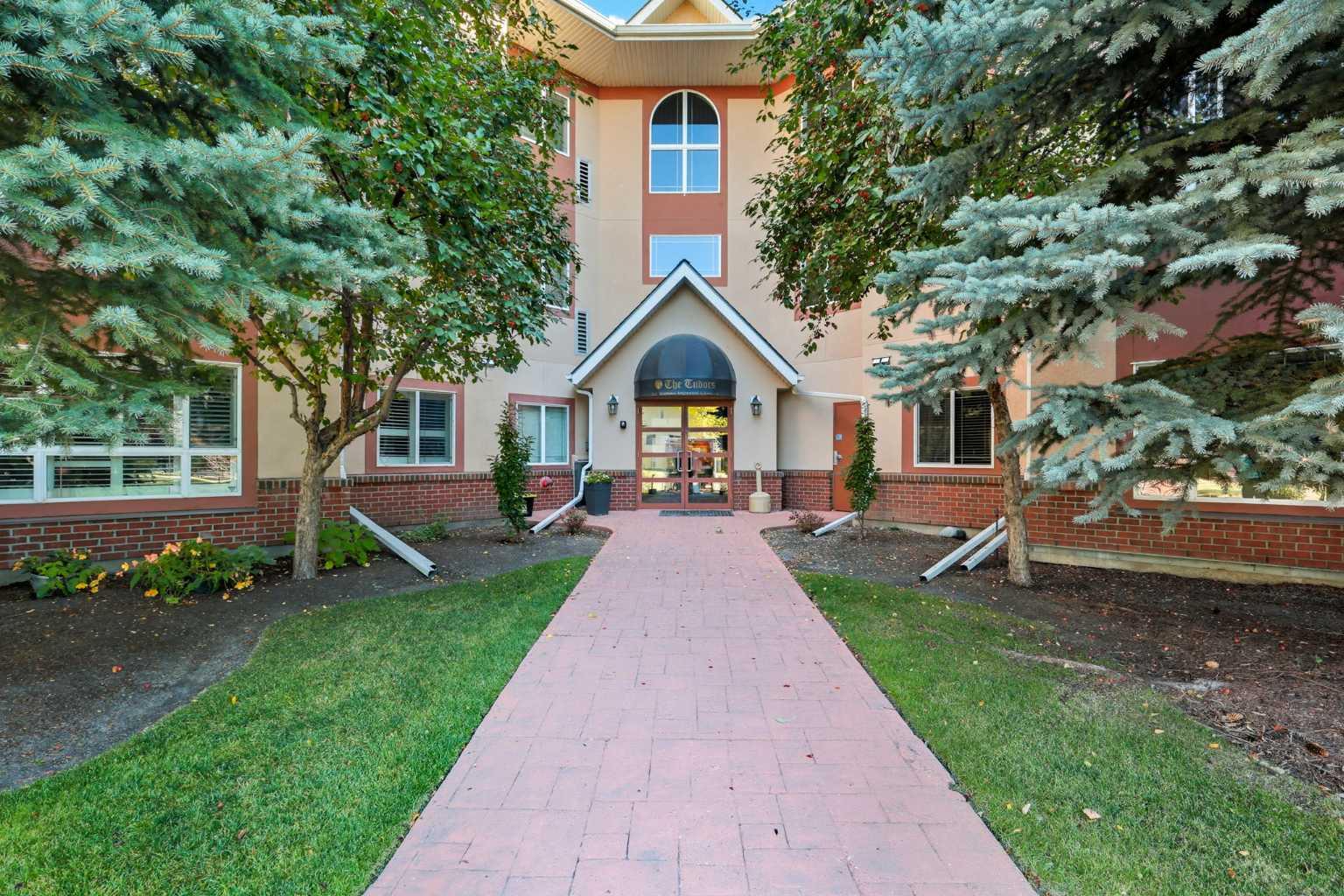 30 Sierra Morena Landing Sw Unit 240, Calgary, AB T3H 5H2