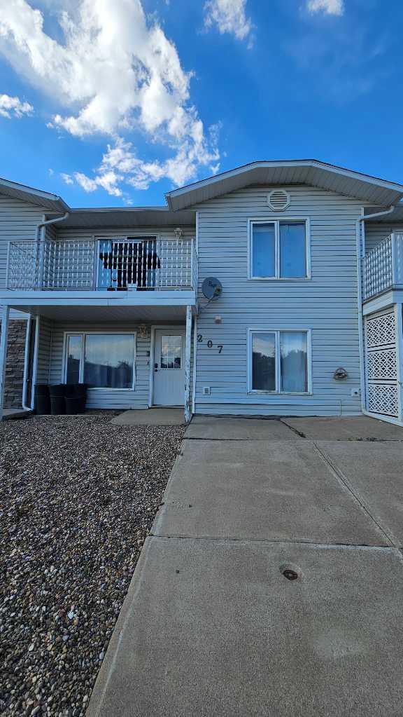 207 Centre Ave NE, Milk River, AB T0K 1M0