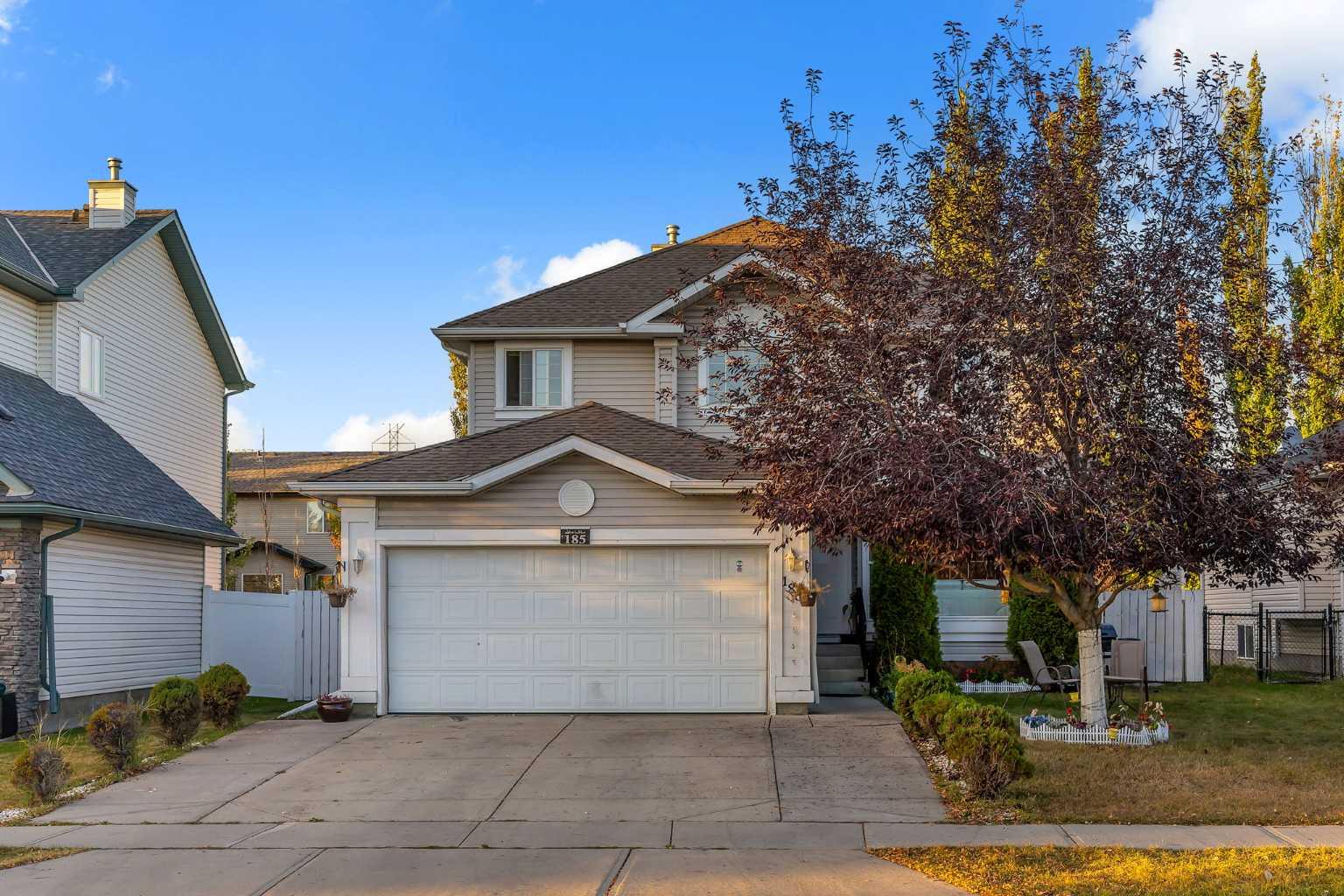 185 W Lakeview Dr, Chestermere, AB T1X 1K2