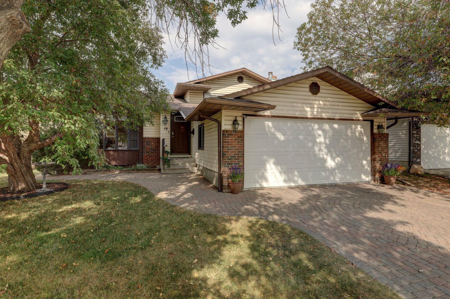 19 Castlefall Way NE, Calgary, AB T3J 1M6
