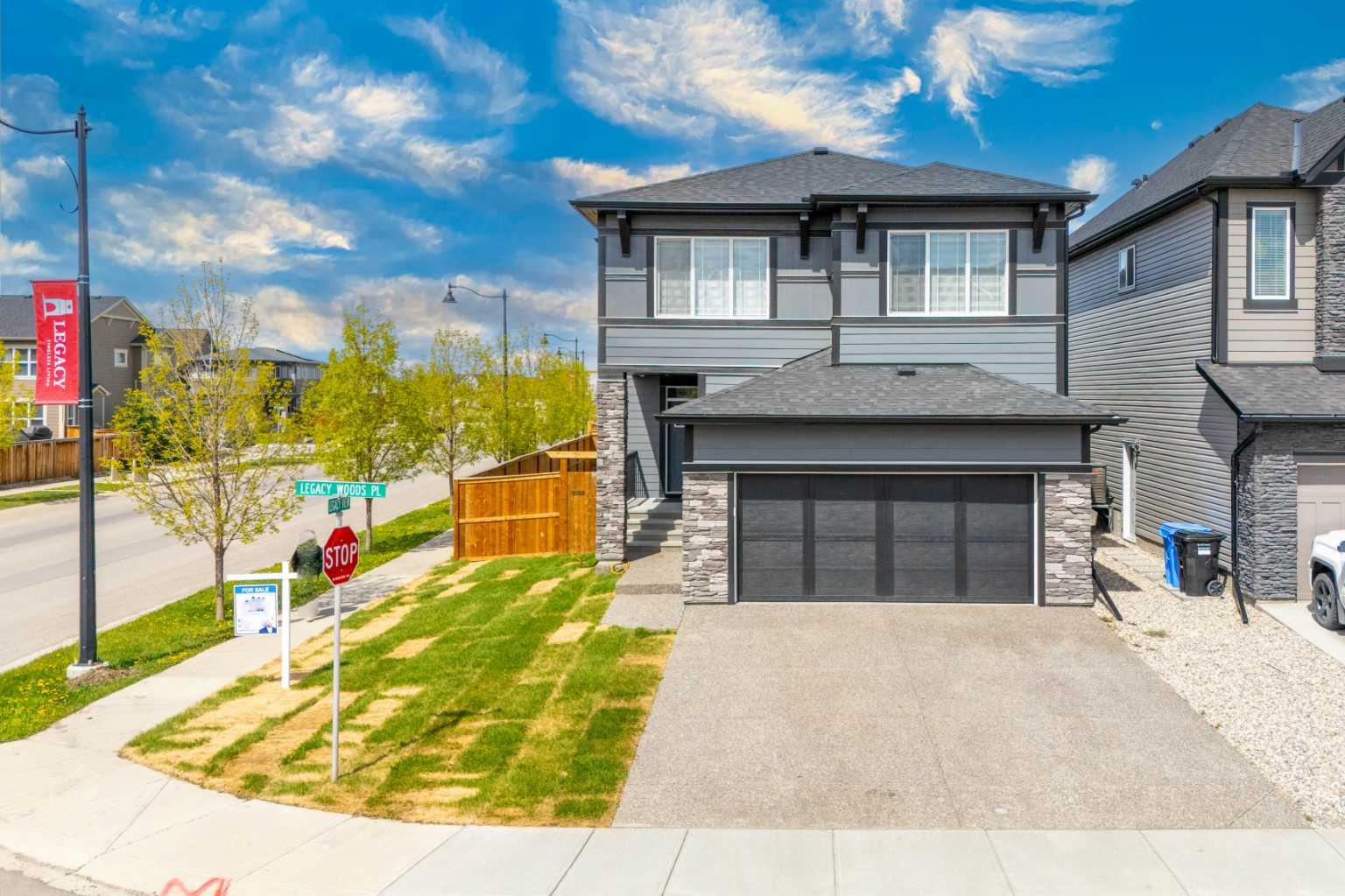 9 Legacy Woods Pl SE, Calgary, AB T2X 2B5